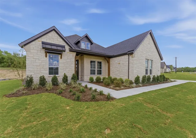 Photo 3 of Single family home for sale at 532 Lantana Dr, Weatherford, TX 76085 | MLS# 21146827 | Listing updated on 2026-09-15