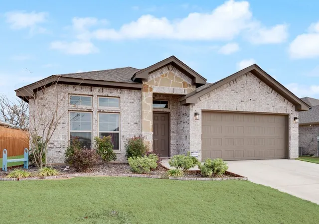 Photo 3 of Single family home for sale at 1202 Holly St, Cleburne, TX 76033 | MLS# 21144996 | Listing updated on 2026-07-06