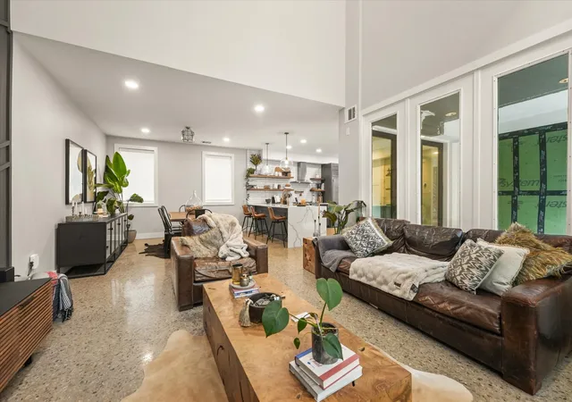 Photo 4 of Single family home for sale at 1916 Euclid Ave, Dallas, TX 75206 | MLS# 21147137 | Listing updated on 2026-07-17