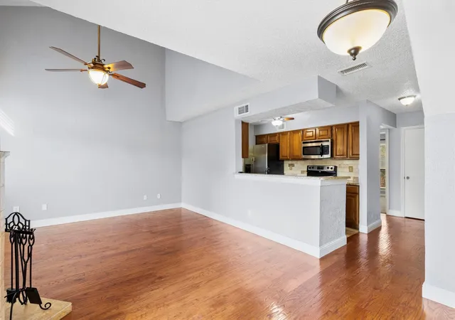 Listing Photo 4 - Condo for sale in building located at 5840 Spring Vly Rd, Dallas, TX 75254 - Unit #912