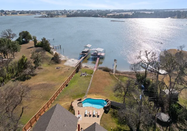 Photo 2 of Single family home for sale at 155 Lakeshore Dr, Waxahachie, TX 75165 | MLS# 21144075 | Listing updated on 2026-10-05