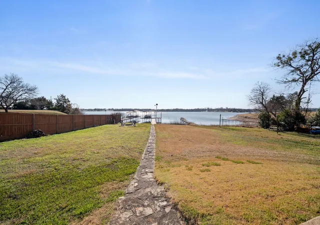 Photo 4 of Single family home for sale at 155 Lakeshore Dr, Waxahachie, TX 75165 | MLS# 21144075 | Listing updated on 2026-10-05
