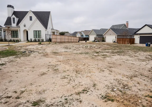 Photo 2 of Sale Pending at 405 Garrett Wy, Midlothian, TX 76065 | MLS# 21144129 | Listing updated on 2026-08-27