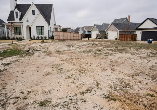 Photo 3 of Sale Pending at 405 Garrett Wy, Midlothian, TX 76065 | MLS# 21144129 | Listing updated on 2026-08-27