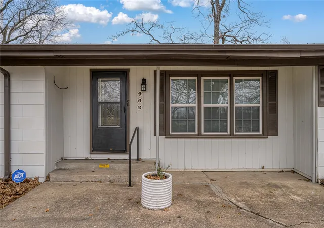 Homes for sale in Bonham, TX | 903 Lynn St, Bonham, TX 75418 | MLS# 21147789
