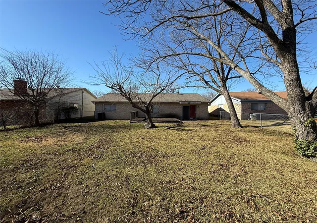 Photo 3 of Single family home for sale at 1334 Rutherford Dr, Mesquite, TX 75149 | MLS# 21147852 | Listing updated on 2026-10-05