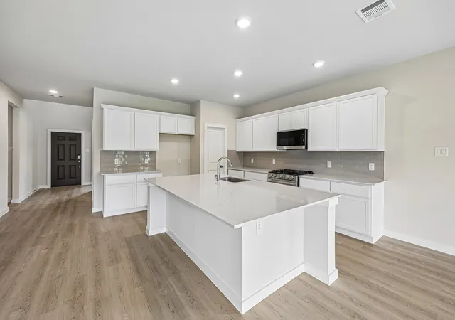 Photo 3 of Single family home for sale at 729 Vineyard Wy, Forney, TX 75126 | MLS# 21147903 | Listing updated on 2026-10-07