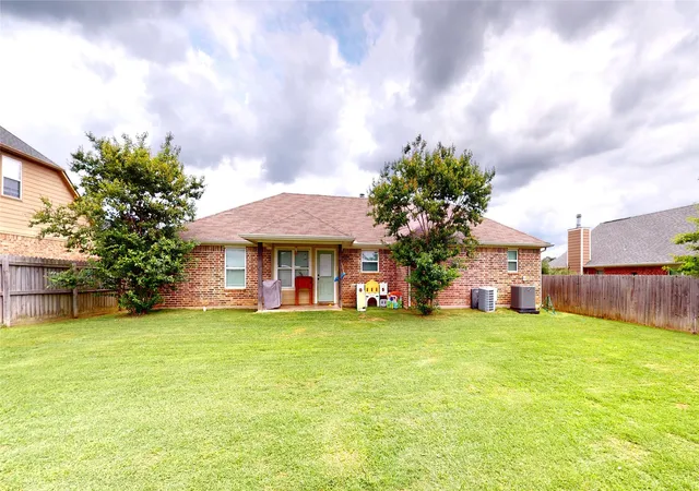 Homes for sale in Chandler, TX | 404 Hyde Park Dr, Chandler, TX 75758 | MLS# 21147971