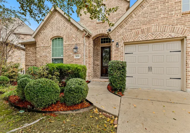 Photo 3 of Sale Pending at 1026 Longhill Wy, Forney, TX 75126 | MLS# 21147792 | Listing updated on 2026-08-18