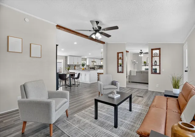 Photo 3 of Manufactured home for sale at 102 Sunshine Meadows Ct, Weatherford, TX 76088 | MLS# 21148145 | Listing updated on 2026-10-06