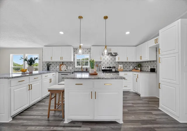 Photo 1 of Manufactured home for sale at 102 Sunshine Meadows Ct, Weatherford, TX 76088 | MLS# 21148145 | Listing updated on 2026-10-06
