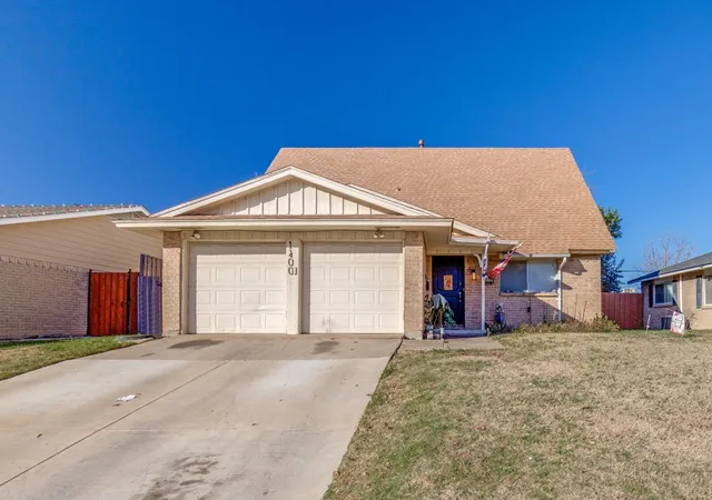 Photo 2 of Single family home for sale at 1400 Milam Wy, Carrollton, TX 75006 | MLS# 21146340 | Listing updated on 2026-09-01