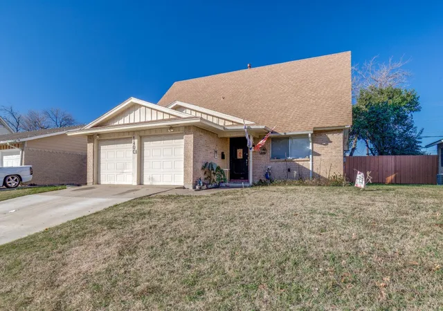 Photo 3 of Single family home for sale at 1400 Milam Wy, Carrollton, TX 75006 | MLS# 21146340 | Listing updated on 2026-09-01