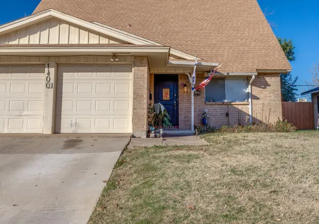 Photo 4 of Single family home for sale at 1400 Milam Wy, Carrollton, TX 75006 | MLS# 21146340 | Listing updated on 2026-09-01