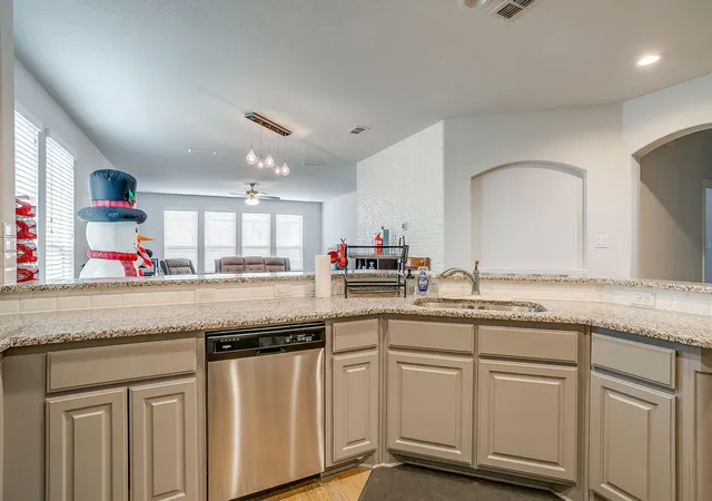 4th image of 5656 Broad Bay Ln, Fort Worth, TX 76179 | MLS# 21131701
