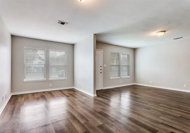 4th image of 2624 Frazier Ave, Fort Worth, TX 76110 | MLS# 21148256