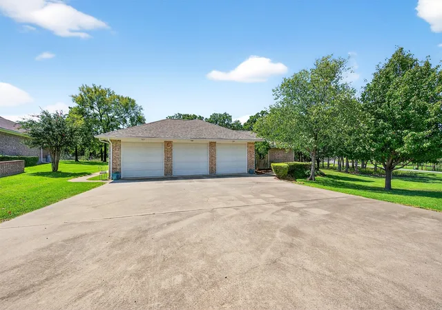 Homes for sale in Gainesville, TX | 115 E Kiowa Dr, Gainesville, TX 76240 | MLS# 21148151