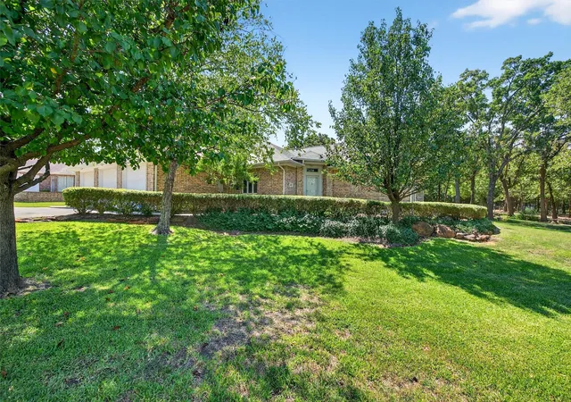 Homes for sale in Gainesville, TX | 115 E Kiowa Dr, Gainesville, TX 76240 | MLS# 21148151