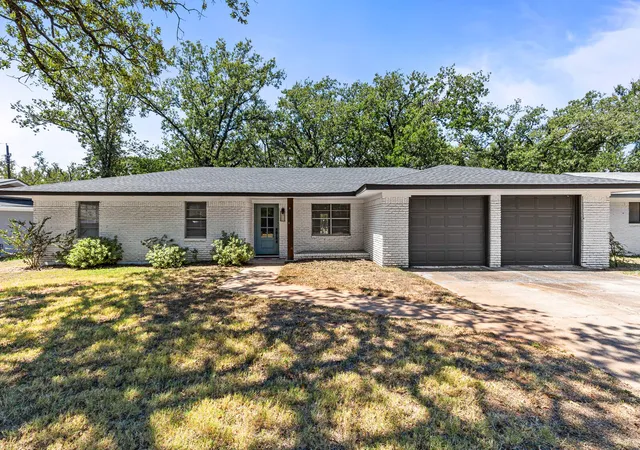 Homes for sale in Lacy Lakeview, TX | 322 S Barbara, Lacy Lakeview, TX 76705 | MLS# 21148440