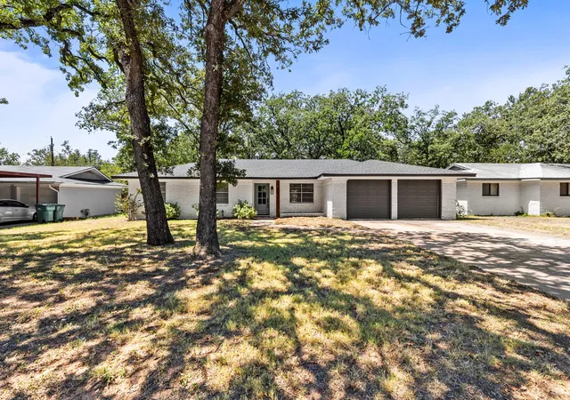 Homes for sale in Lacy Lakeview, TX | 322 S Barbara, Lacy Lakeview, TX 76705 | MLS# 21148440