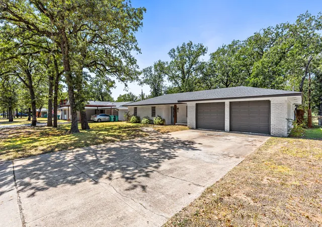 Homes for sale in Lacy Lakeview, TX | 322 S Barbara, Lacy Lakeview, TX 76705 | MLS# 21148440