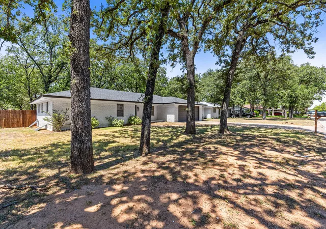Homes for sale in Lacy Lakeview, TX | 322 S Barbara, Lacy Lakeview, TX 76705 | MLS# 21148440