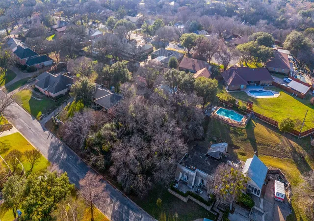 Photo 1 of Single family home for sale at 305 Cedar Creek Ct, Fort Worth, TX 76103 | MLS# 21148818 | Listing updated on 2026-08-26