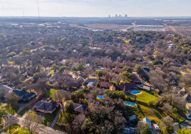 29th image of 305 Cedar Creek Ct, Fort Worth, TX 76103 | MLS# 21148818