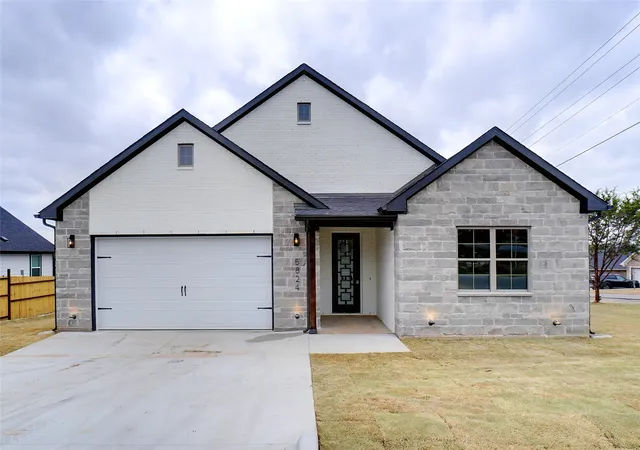Photo 2 of Sale Pending at 5824 Belaire Cir, Granbury, TX 76048 | MLS# 21148807 | Listing updated on 2026-07-20