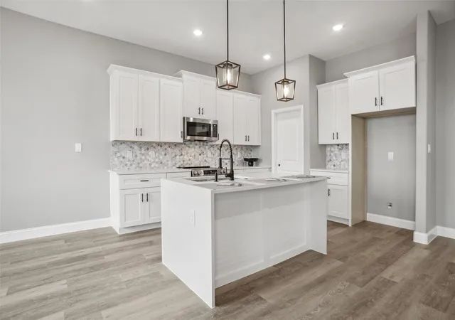 Photo 3 of Sale Pending at 5824 Belaire Cir, Granbury, TX 76048 | MLS# 21148807 | Listing updated on 2026-07-20