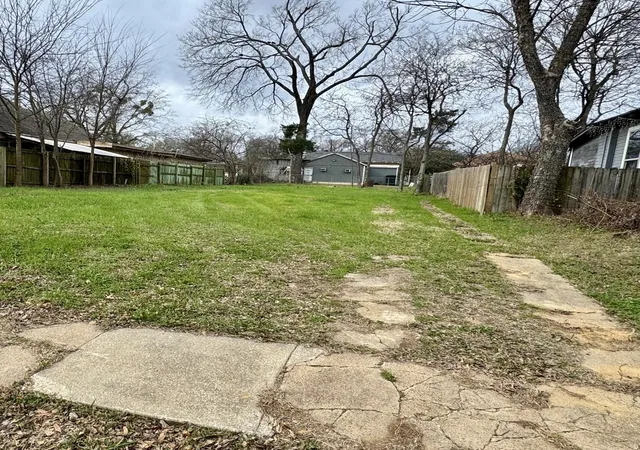 Homes for sale in Tyler, TX | 706 N Della Ave, Tyler, TX 75702 | MLS# 21148999