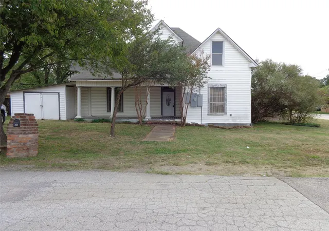 Homes for sale in Alvarado, TX | 211 W Purdom Ave, Alvarado, TX 76009 | MLS# 21149029
