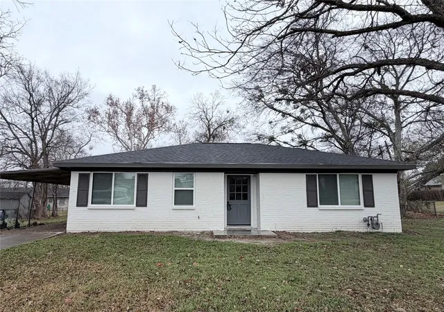 Photo 1 of Sale Pending at 502 Willow Cir, Brenham, TX 77833 | MLS# 21147854 | Listing updated on 2026-07-08