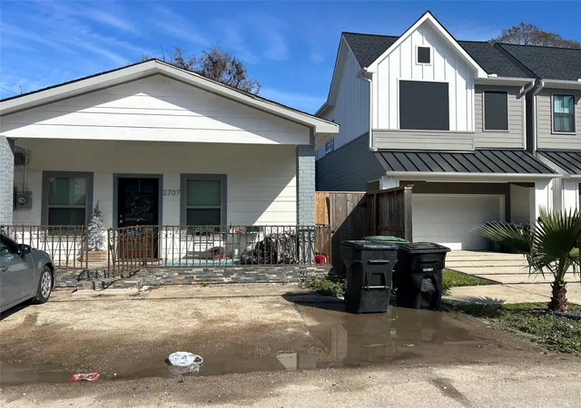 Photo 1 of Single family home for sale at 2705 & 2707 S Fox St, Houston, TX 77003 | MLS# 21149203 | Listing updated on 2026-09-15