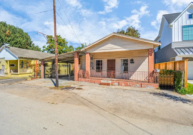 Photo 3 of Single family home for sale at 2705 & 2707 S Fox St, Houston, TX 77003 | MLS# 21149203 | Listing updated on 2026-09-15