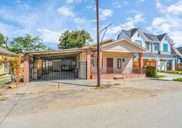 Photo 3 of Single family home for sale at 2705 & 2707 S Fox St, Houston, TX 77003 | MLS# 21149203 | Listing updated on 2026-09-15