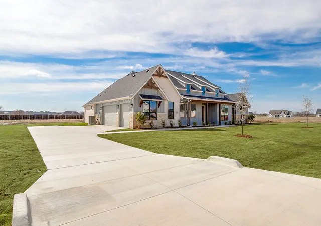 Photo 2 of Single family home for sale at 431 Olson Rd, Waxahachie, TX 75167 | MLS# 21148992 | Listing updated on 2026-09-05