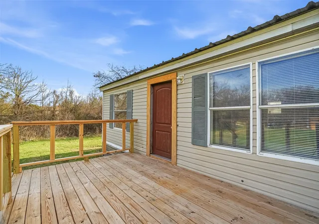 Photo 3 of Manufactured home for sale at 114 Sunset Acres Ct, Granbury, TX 76048 | MLS# 21149366 | Listing updated on 2026-08-03