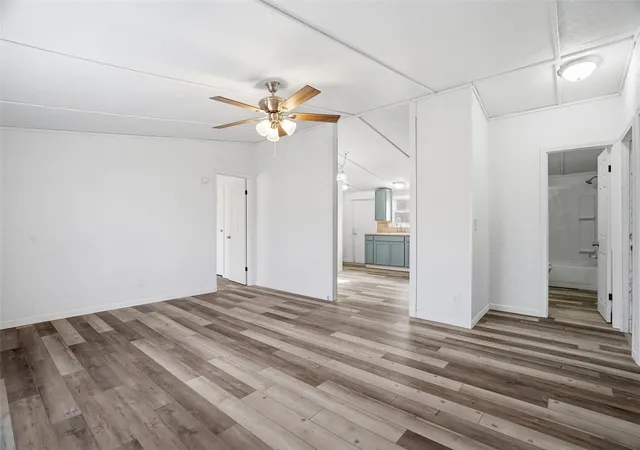 Photo 4 of Manufactured home for sale at 114 Sunset Acres Ct, Granbury, TX 76048 | MLS# 21149366 | Listing updated on 2026-08-03