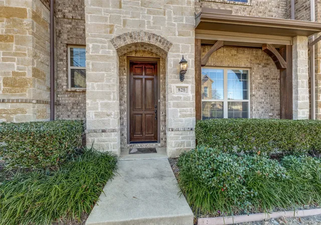 Photo 2 of Townhouse for sale at 828 Rohan Dr, Richardson, TX 75081 | MLS# 21149359 | Listing updated on 2026-08-24
