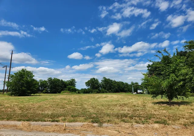 Photo 1 of Land for sale at 402 Andrew Dr W, Mabank, TX 75147 | MLS# 21149389 | Listing updated on 2026-07-28