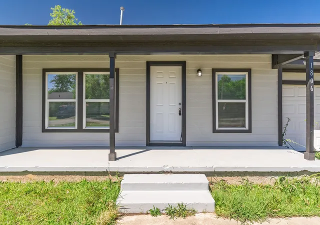 Photo 2 of Single family home for sale at 1806 Wellington St, Greenville, TX 75401 | MLS# 21149888 | Listing updated on 2026-08-18