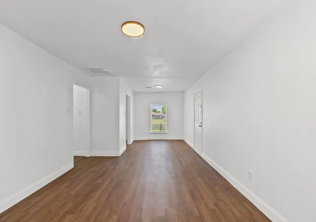Photo 4 of Single family home for sale at 1806 Wellington St, Greenville, TX 75401 | MLS# 21149888 | Listing updated on 2026-08-18