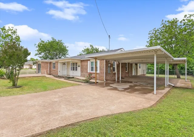 Photo 2 of Single family home for sale at 310 Garfield St, Mc Gregor, TX 76657 | MLS# 21146436 | Listing updated on 2026-09-07