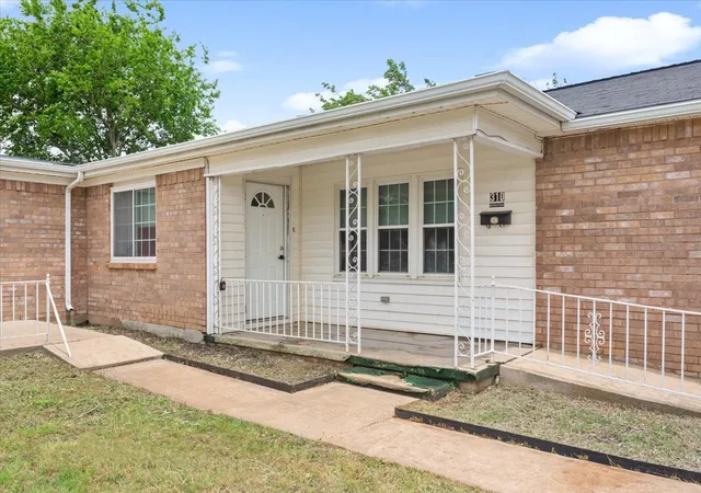 Photo 3 of Single family home for sale at 310 Garfield St, Mc Gregor, TX 76657 | MLS# 21146436 | Listing updated on 2026-09-07