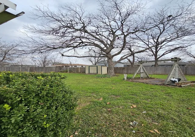 Homes for sale in Lacy Lakeview, TX | 817 N Lacy Dr, Lacy Lakeview, TX 76705 | MLS# 21134520