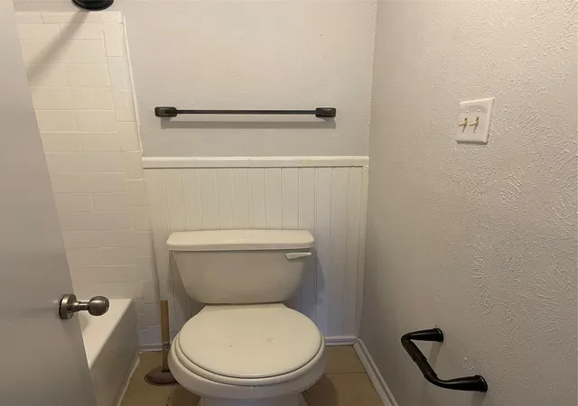 Listing Photo 2 - Condo for sale in building located at 887 Dublin Dr, Richardson, TX 75080 - Unit #D