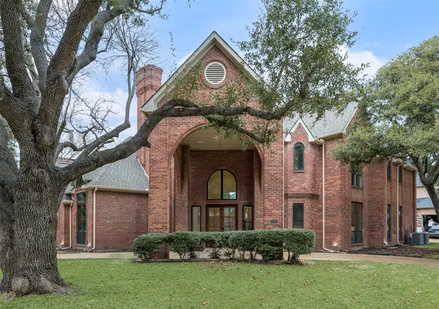 Photo 4 of Sale Pending at 4621 Hallmark Dr, Plano, TX 75024 | MLS# 21150390 | Listing updated on 2026-08-24