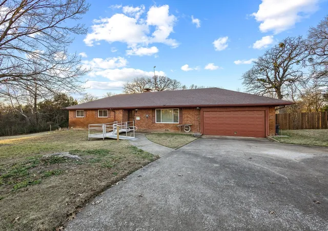 Photo 2 of Single family home for sale at 1701 S Lillis Ln, Denison, TX 75020 | MLS# 21148447 | Listing updated on 2026-07-16