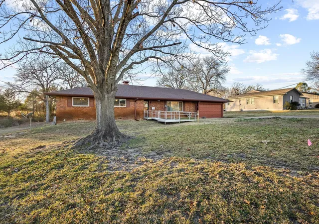 Photo 3 of Single family home for sale at 1701 S Lillis Ln, Denison, TX 75020 | MLS# 21148447 | Listing updated on 2026-07-16